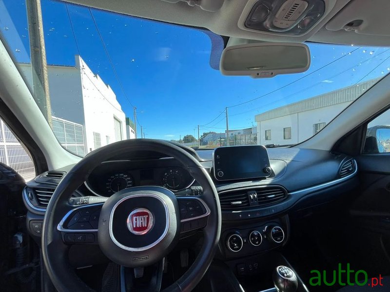 2018' Fiat Tipo Station Wagon photo #3