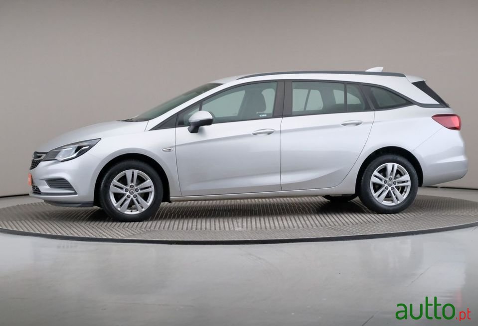 2017' Opel Astra Sports Tourer photo #4