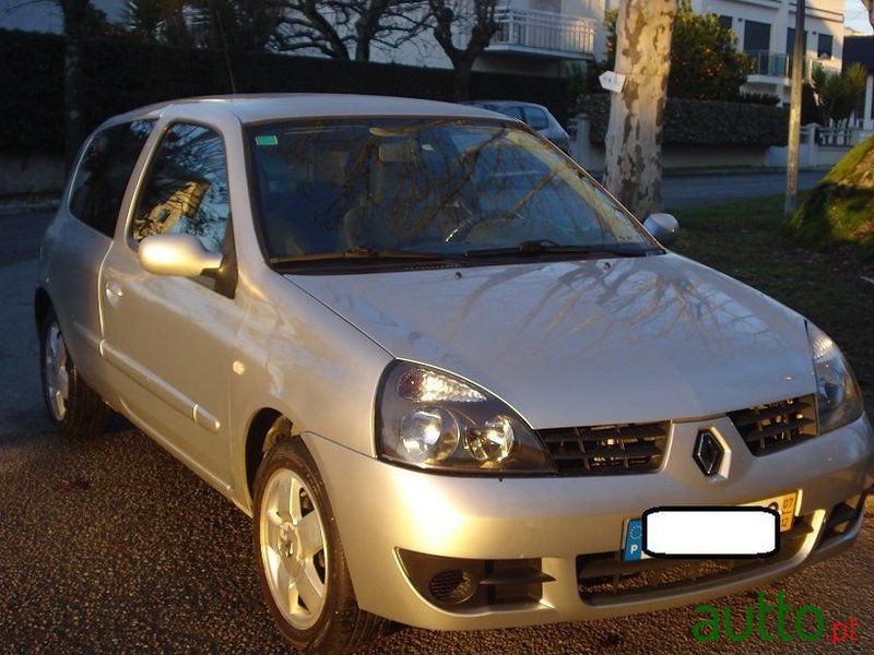 2007' Renault Clio photo #4
