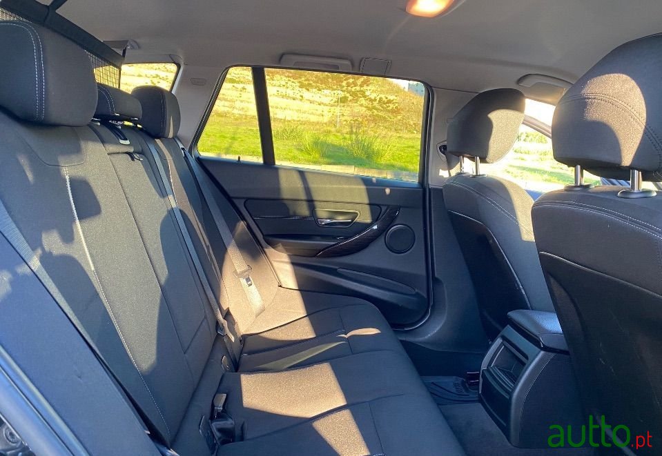 2015' BMW 318 Sport photo #3