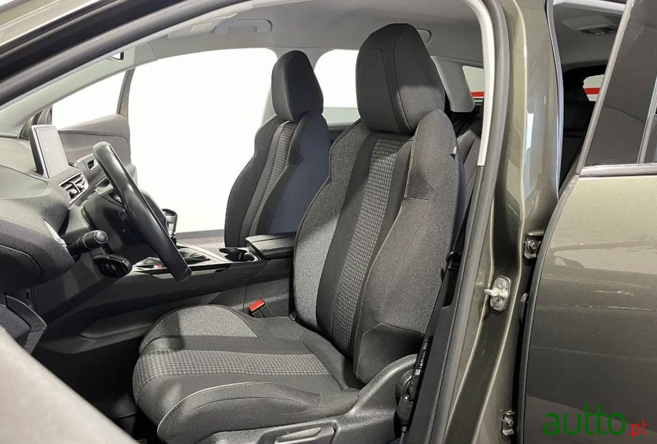 2018' Peugeot 3008 photo #6