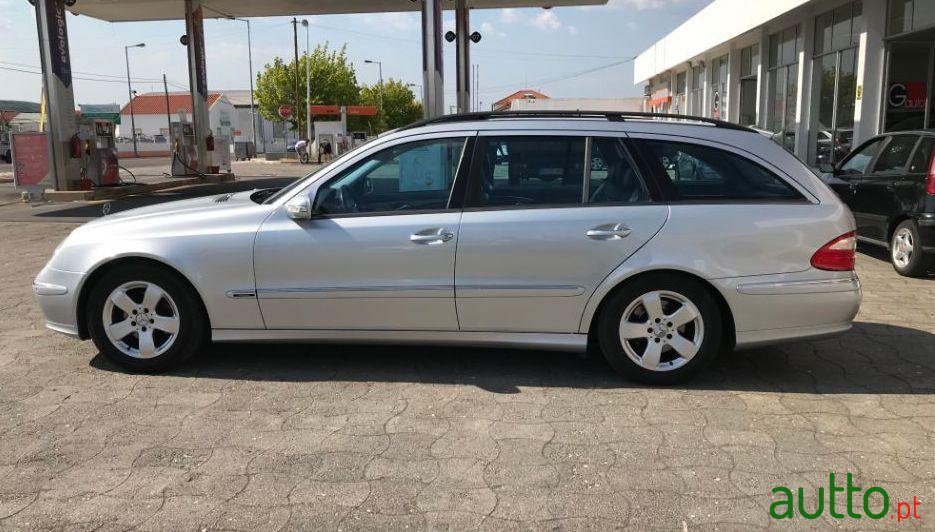 2006' Mercedes-Benz E-220 photo #3