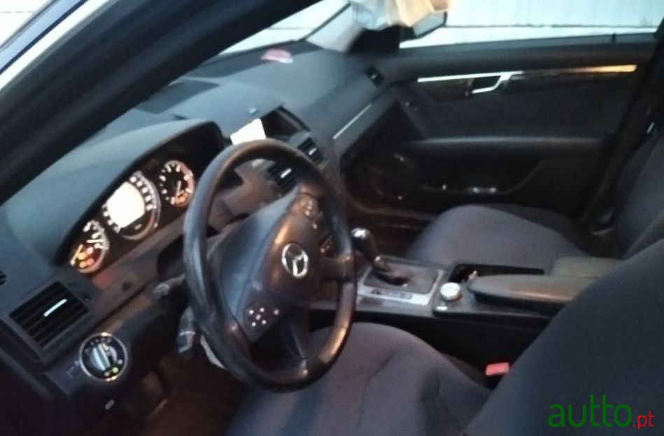 2008' Mercedes-Benz C-220 photo #4