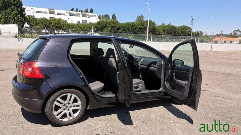 2008' Volkswagen Golf photo #3