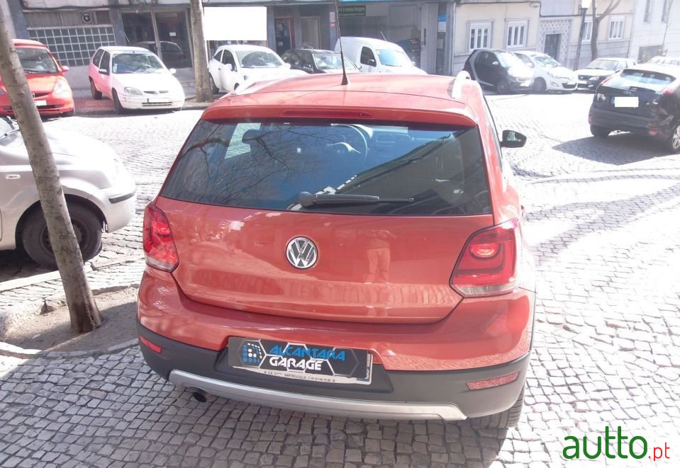 2010' Volkswagen Polo photo #3