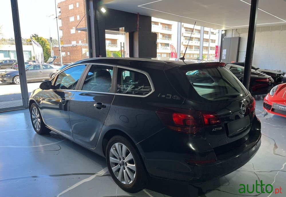 2012' Opel Astra Caravan photo #6