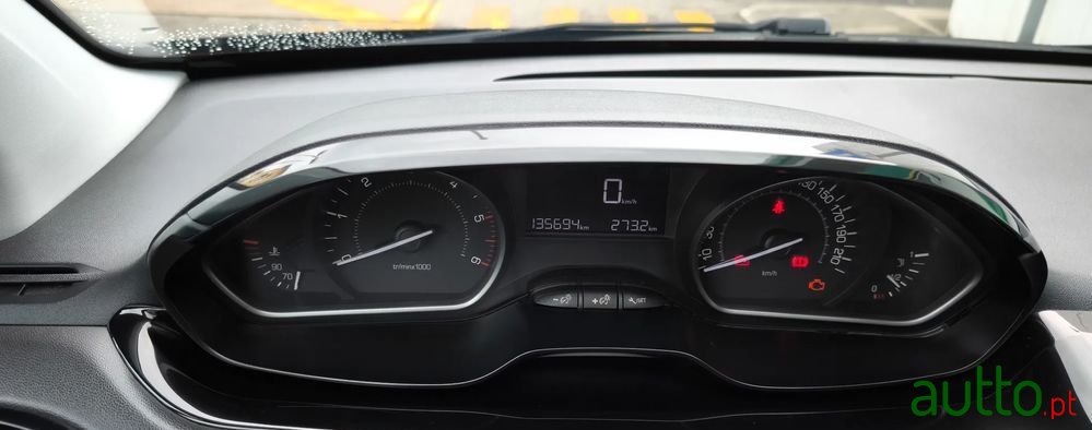 2015' Peugeot 208 1.6 Bluehdi Active photo #2