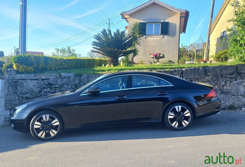 2009' Mercedes-Benz 320 photo #2