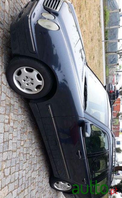 2000' Mercedes-Benz E-220 Elegance photo #2