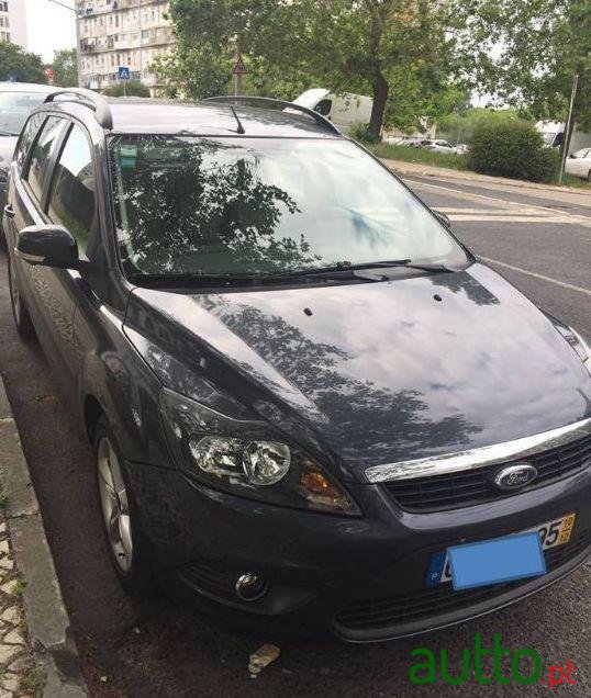 2010' Ford Focus Sw photo #2