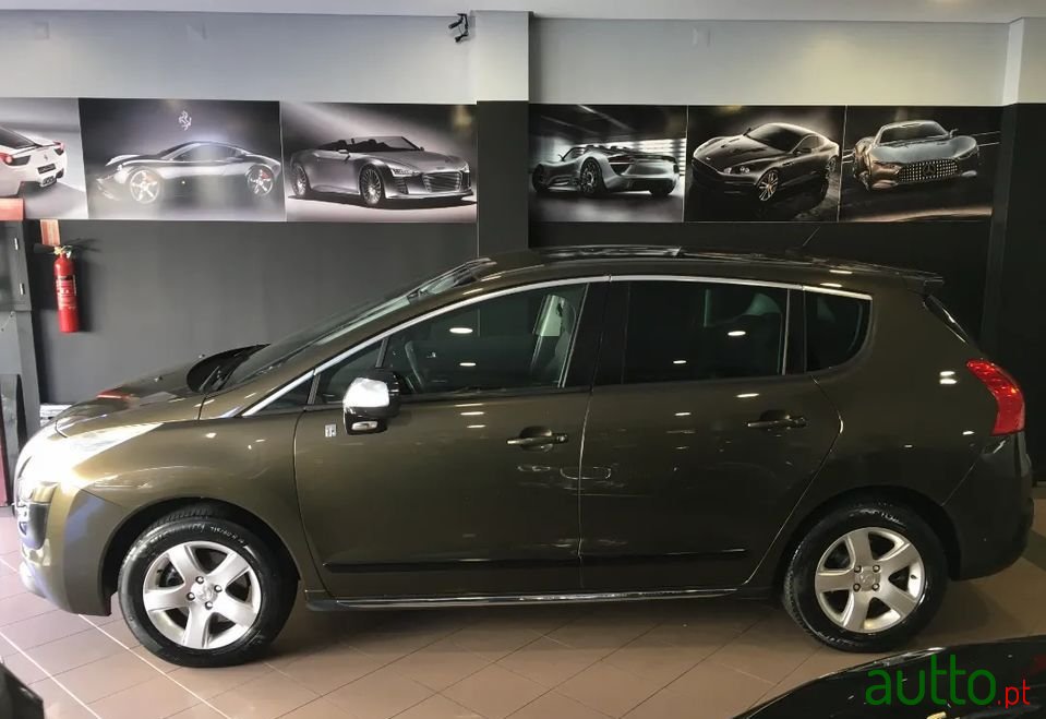 2012' Peugeot 3008 photo #2