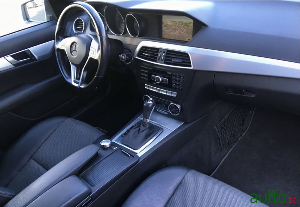2011' Mercedes-Benz C 220 photo #5