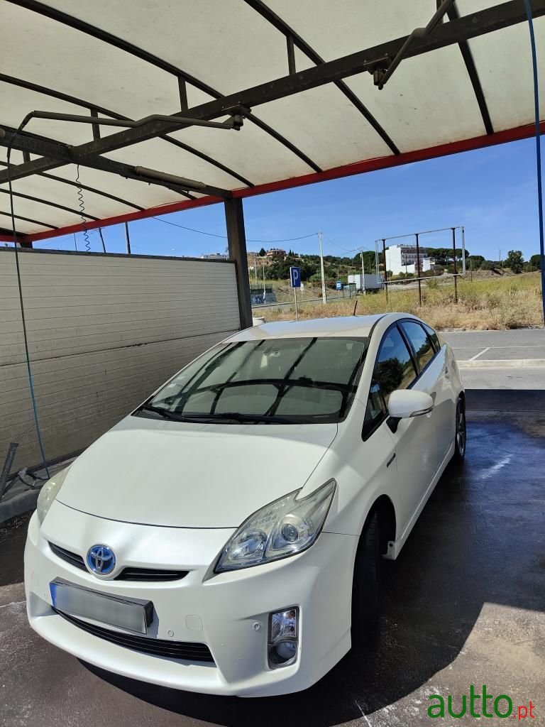 2010' Toyota Prius photo #5