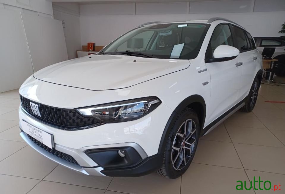 2022' Fiat Tipo Station Wagon Cross photo #2
