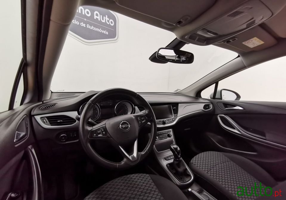 2018' Opel Astra Sports Tourer photo #3