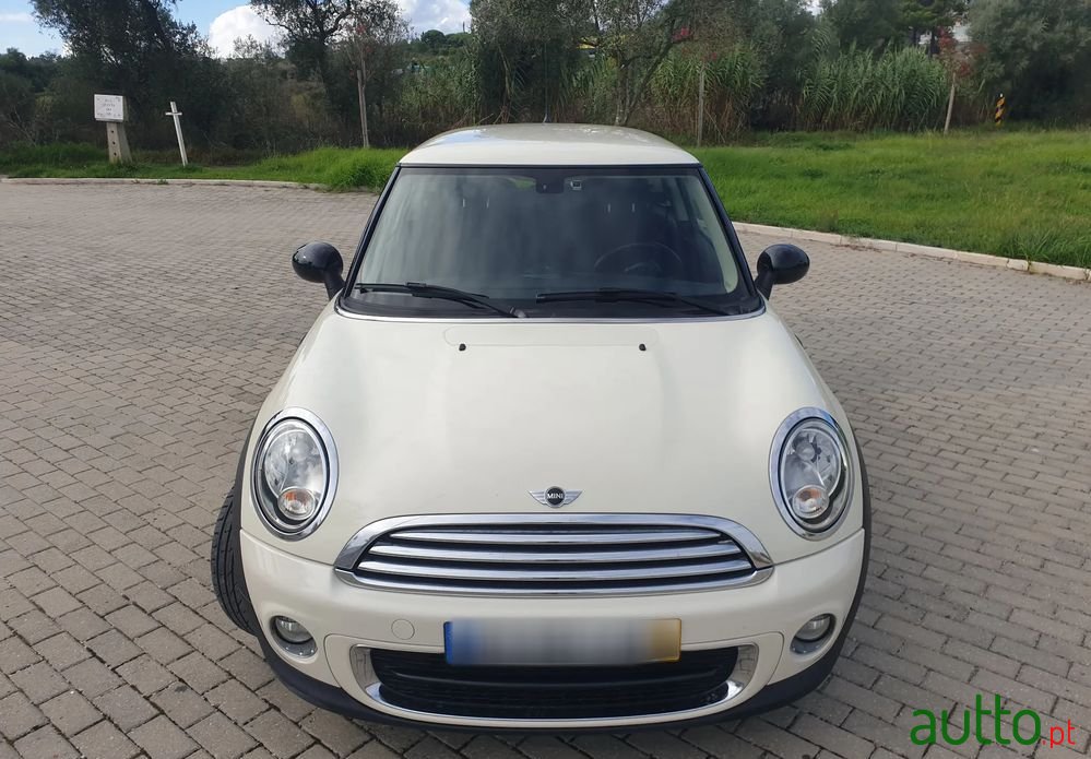 2013' MINI Cooper D photo #5