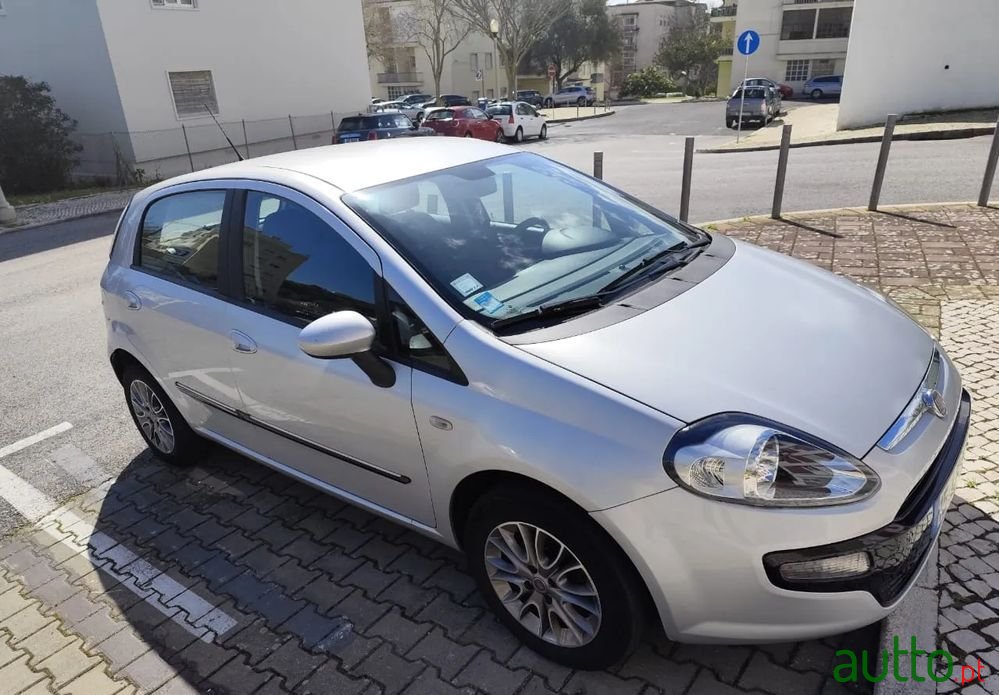 2011' Fiat Punto Evo photo #1