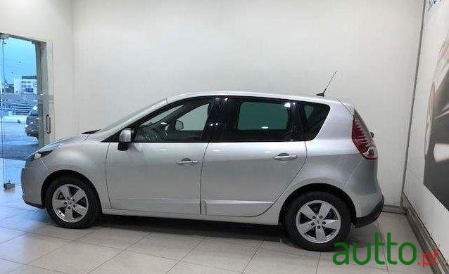 2009' Renault Scenic photo #2