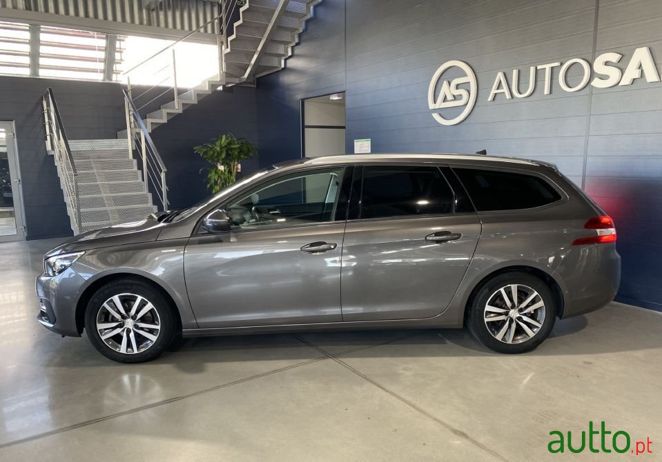 2021' Peugeot 308 Sw photo #2