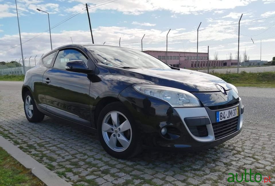 2010' Renault Megane Coupe photo #6