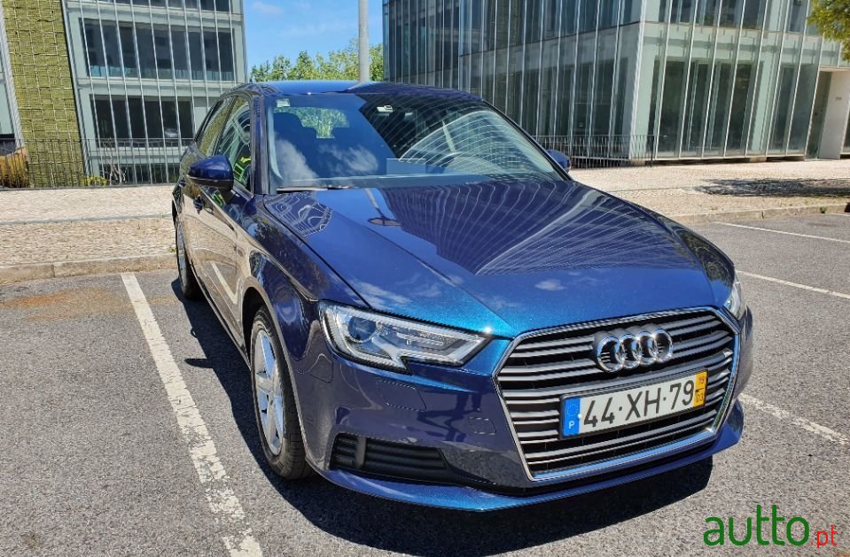 2019' Audi A3 Sportback photo #2