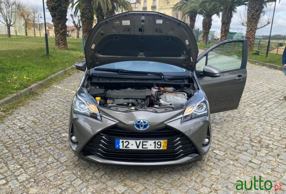 2018' Toyota Yaris photo #2