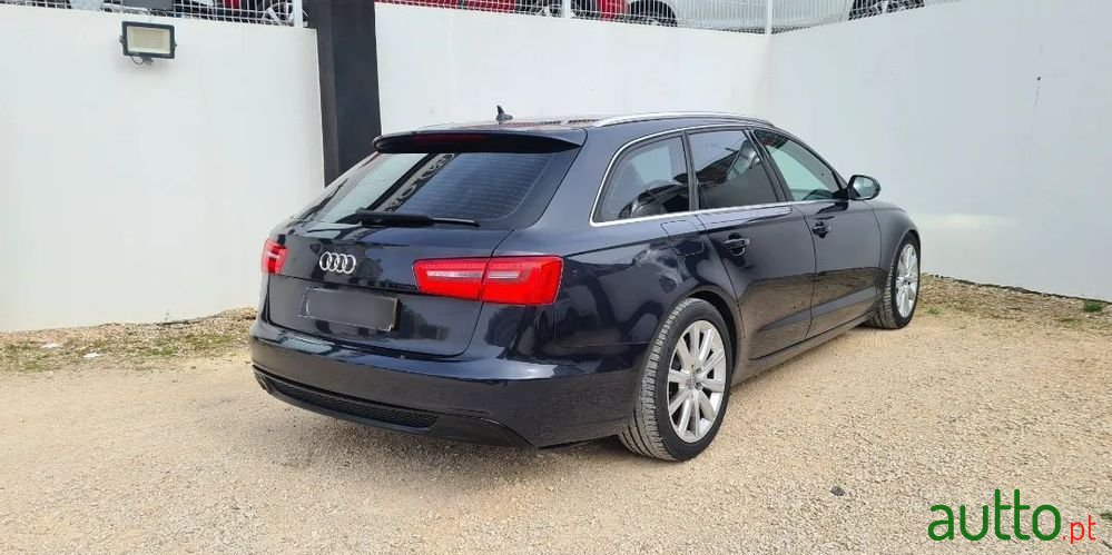 2011' Audi A6 Avant photo #2