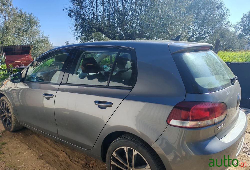 2010' Volkswagen Golf photo #2