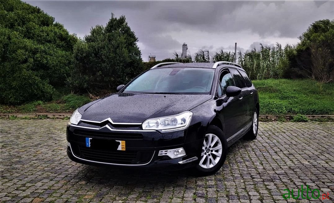 2011' Citroen C5 Tourer photo #2