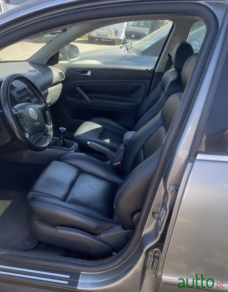 2003' Volkswagen Passat photo #5