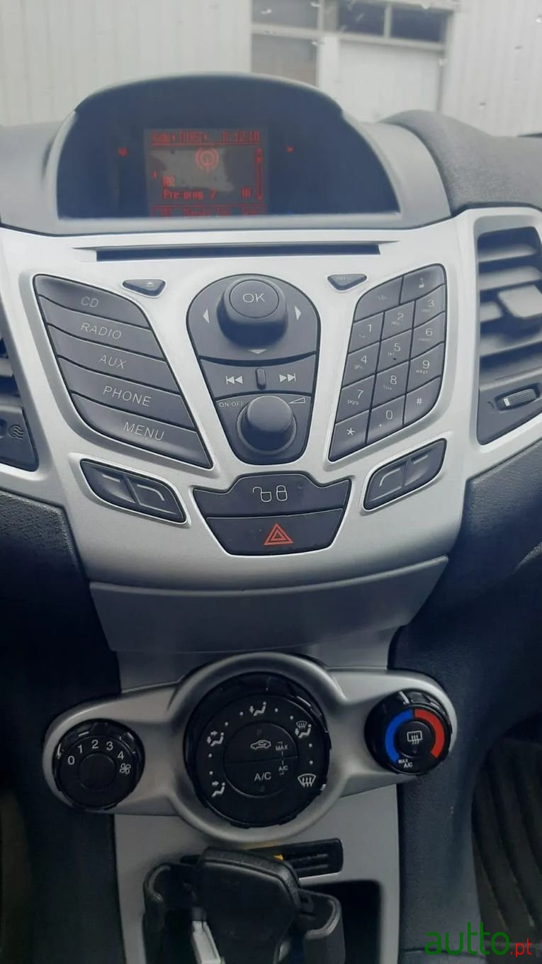 2012' Ford Fiesta photo #2