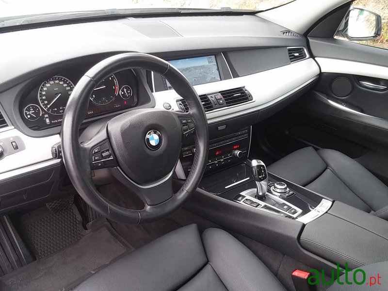 2010' BMW 530 Gran Turismo photo #3
