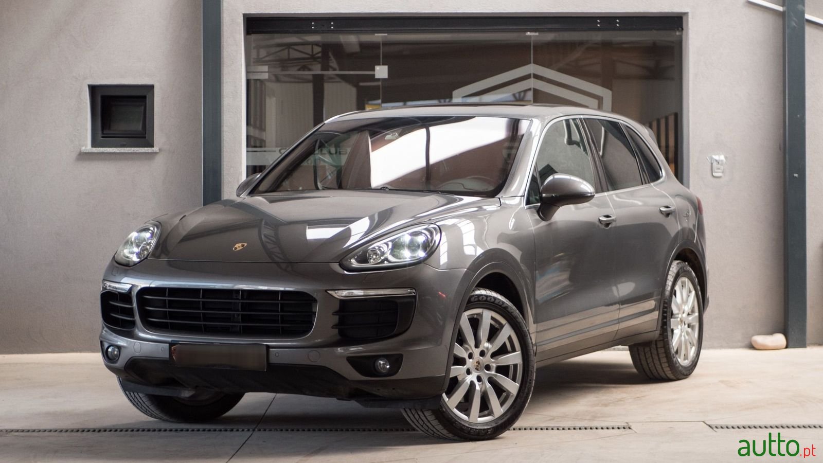 2015' Porsche Cayenne photo #1