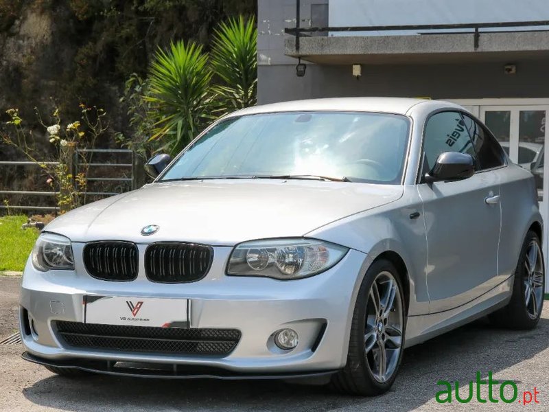 2011' BMW 118 photo #1