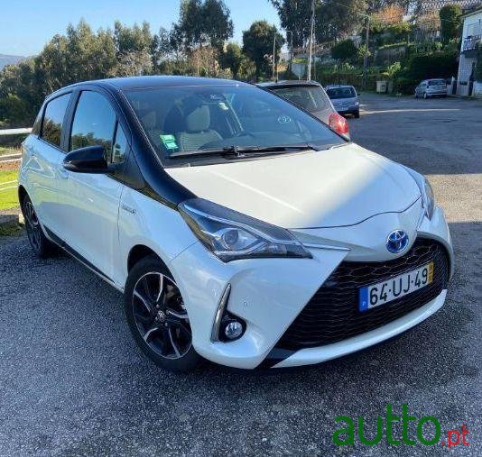 2018' Toyota Yaris photo #2