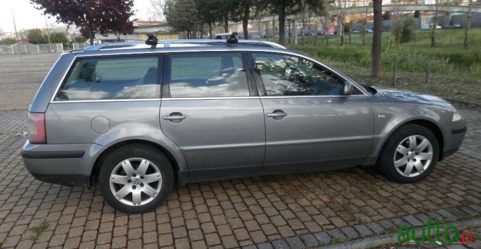 2003' Volkswagen Passat Variant photo #1