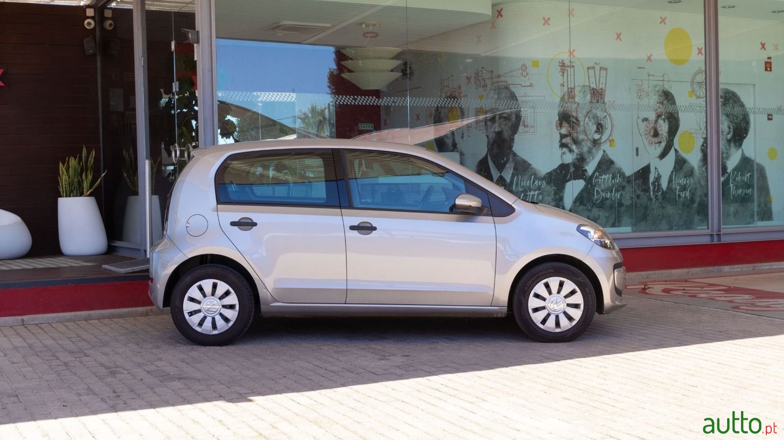 2018' Volkswagen Up photo #5