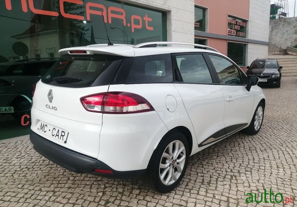 2017' Renault Clio Sport Tourer photo #4