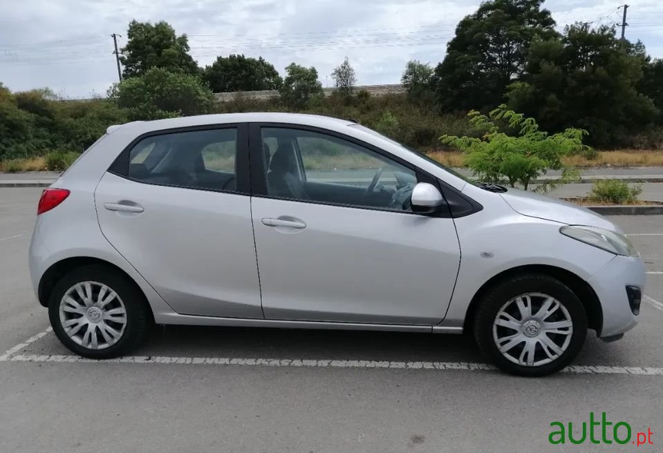 2012' Mazda 2 photo #5