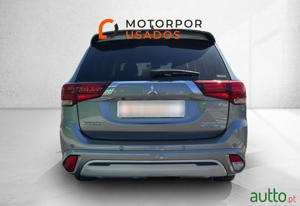 2020' Mitsubishi Outlander photo #5