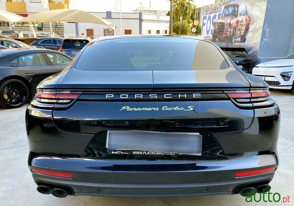 2019' Porsche Panamera Turbo S E-Hybrid photo #4