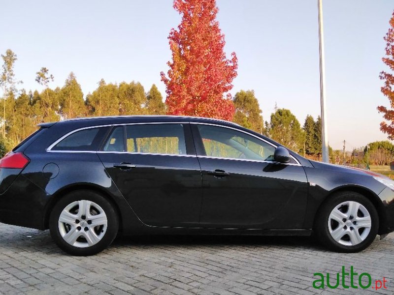 2010' Opel Insignia Sports Tourer photo #5