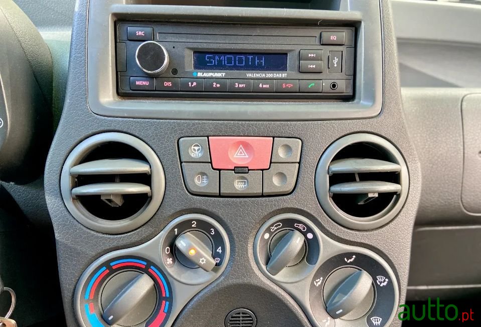 2009' Fiat Panda photo #5