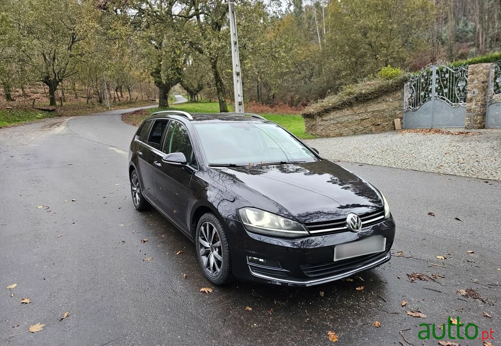 2016' Volkswagen Golf Variant photo #2