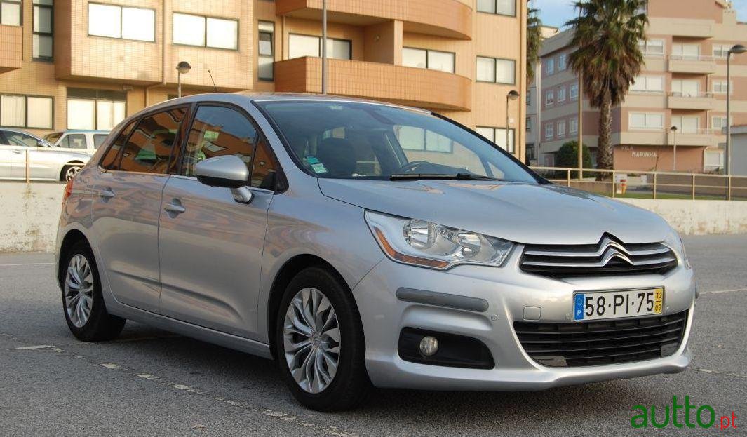 2011' Citroen C4 1.6 Hdi photo #2