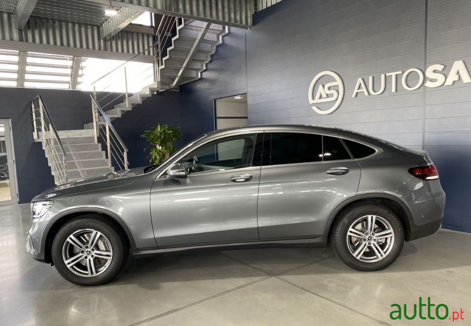 2022' Mercedes-Benz Glc-300 photo #2