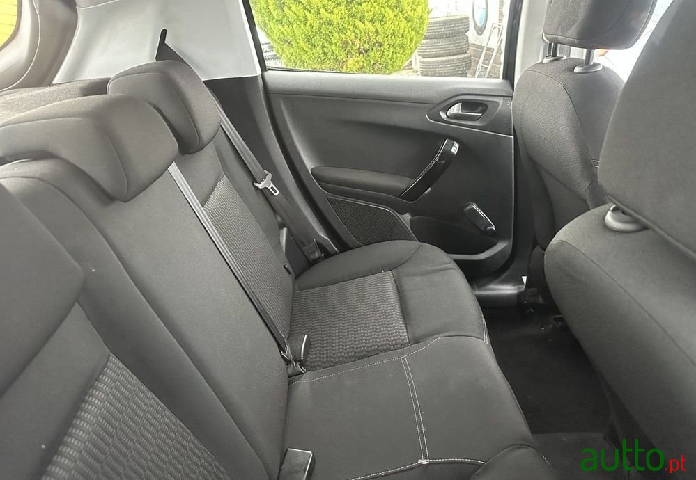 2015' Peugeot 208 1.2 Vti Allure photo #6
