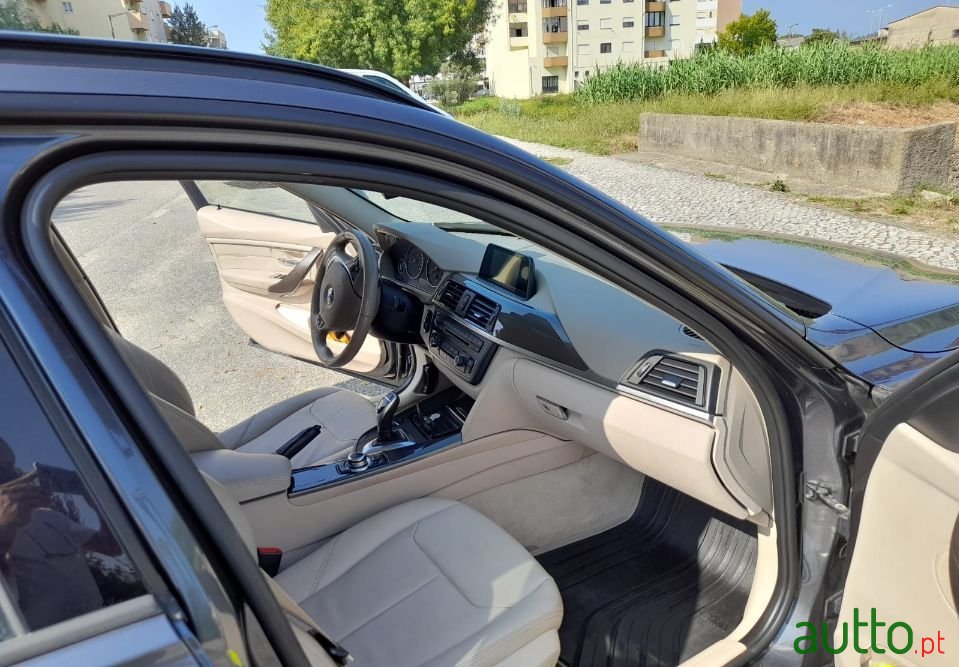 2013' BMW 320 photo #3