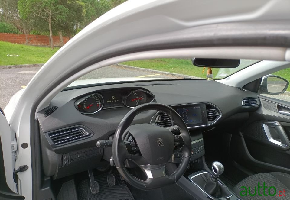2018' Peugeot 308 Sw photo #3