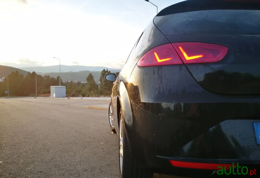 2011' SEAT Leon photo #4